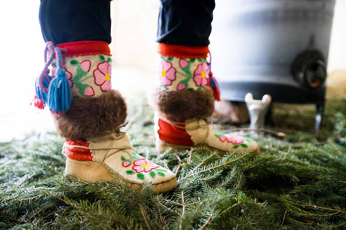 indigenious local tours on the nahanni